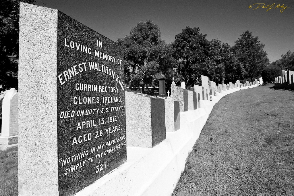 titanic cemetery-bw